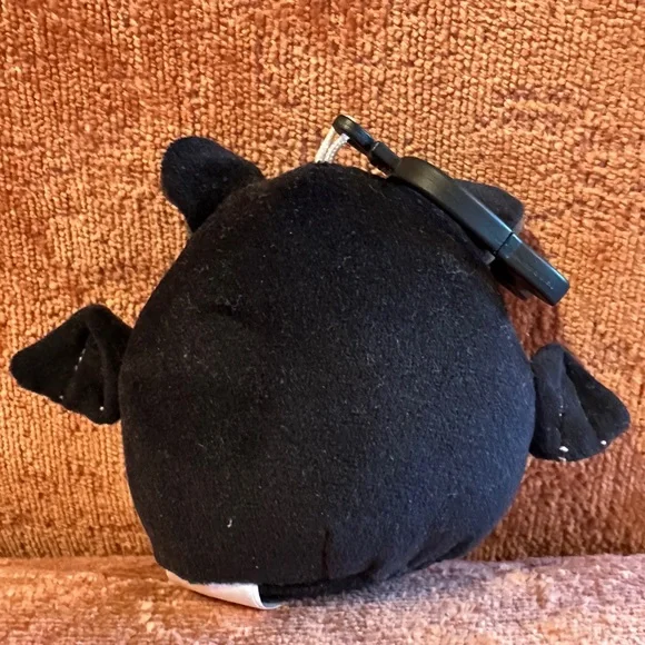 Squishmallows 3.5 in Emily the Bat clip keychain with Valentine’s Day tag - Picture 2 of 4